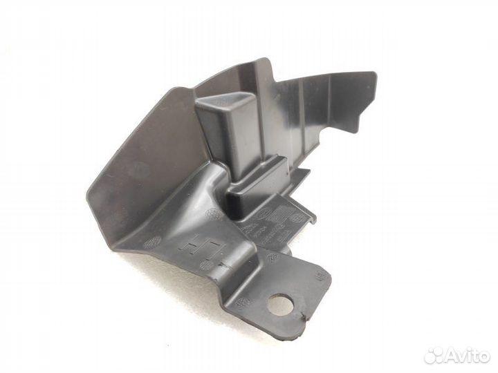 Дефлектор радиатора левый Land Rover Discovery 5