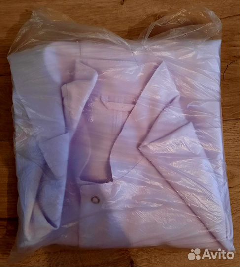 Белый медицинский халат (также для химиков)