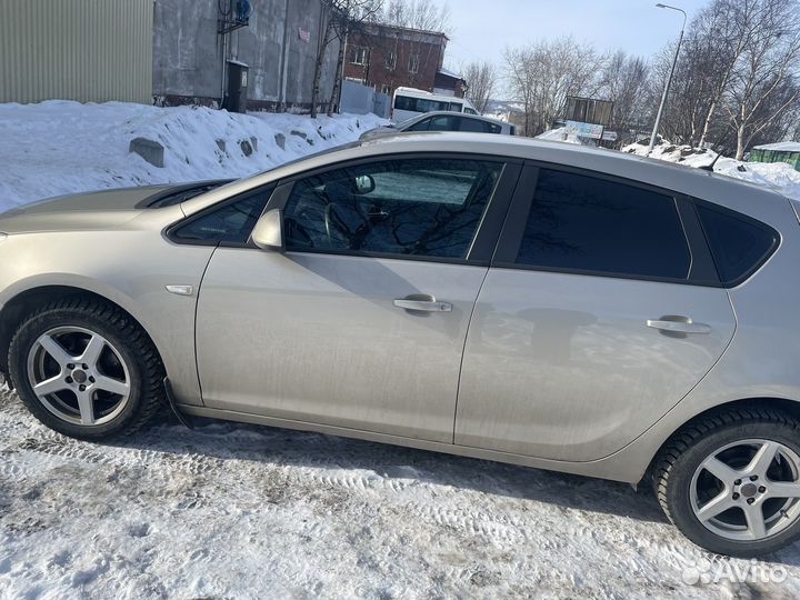Opel Astra 1.6 AT, 2012, битый, 148 000 км