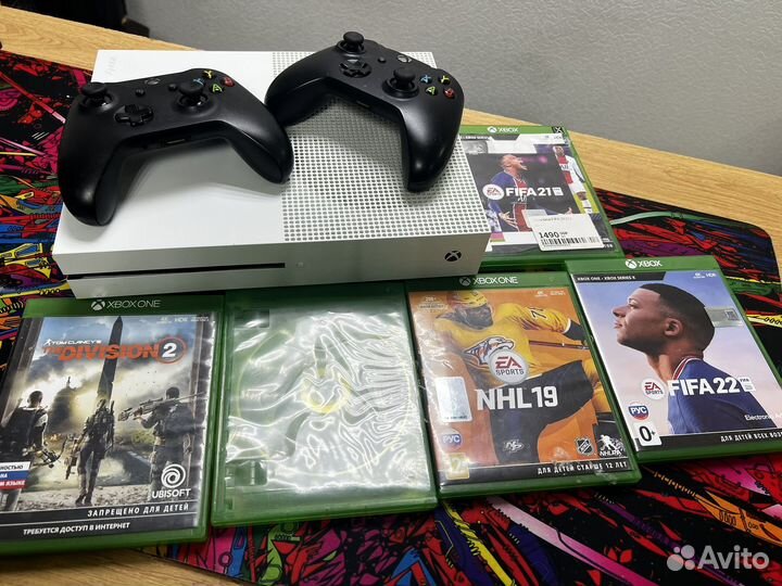 Xbox One S 2 геймпада 1tb