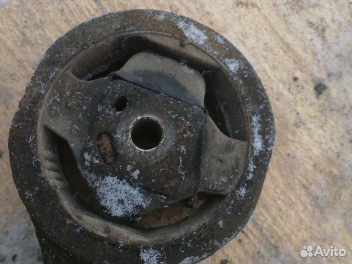 Подушка двигателя нижняя шкода фабия