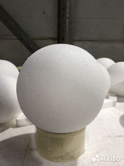 Шары из пенопласта d 13 см и 16 см