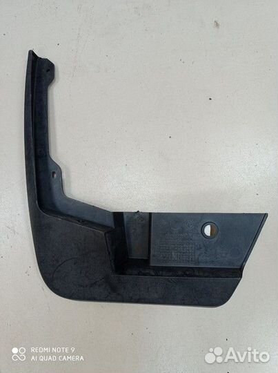 Брызговик передний левый Renault Logan