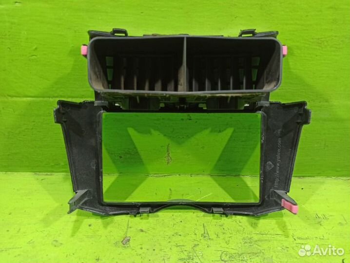 Рамка магнитолы Toyota Yaris XP90 1KR 2008