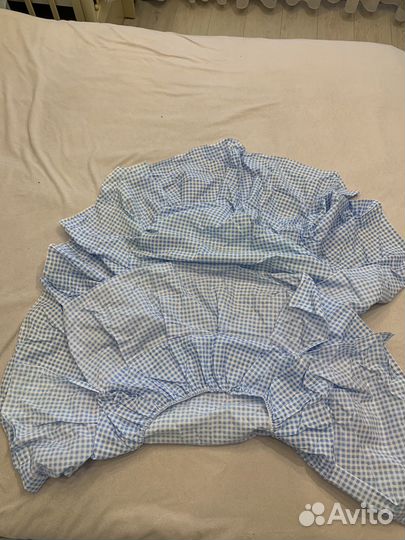 Бортики на кроватку с простынью и балдахином