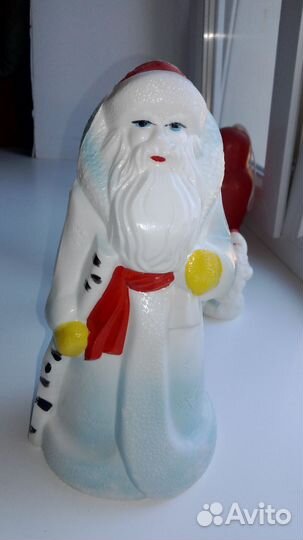 Дед мороз и снегурочка под елку