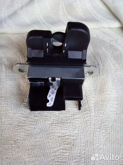 Замок крышки багажника VAG