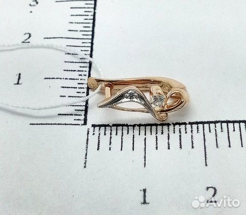 Золотые серьги с камнем