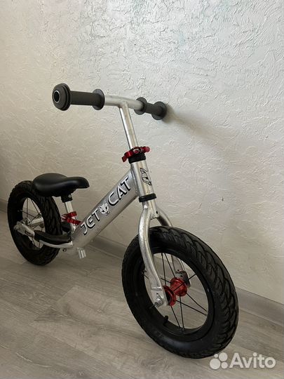 Беговел jetcat
