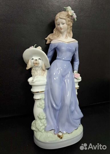 Фарфоровая статуэтка 