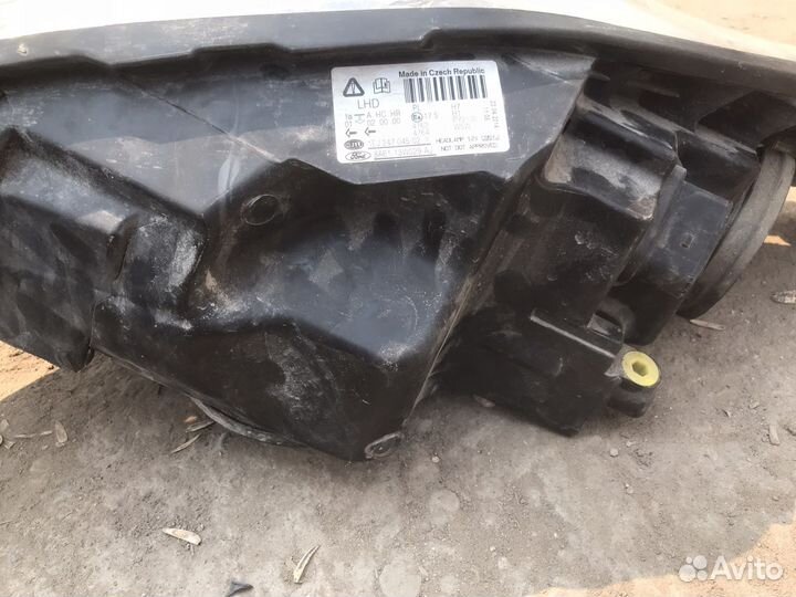 Фара правая Ford Fiesta в разбор