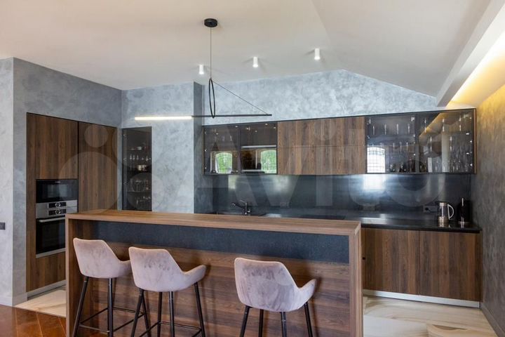 Дом 960 м² на участке 13 сот.