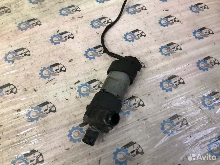 Насос водяной Mercedes C-Class W203 611.699 2001