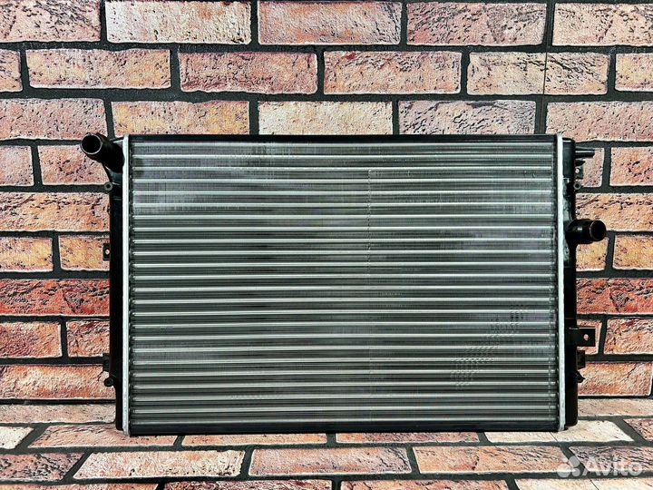 Радиатор охлаждения volkswagen Tiguan 1.4-2.0