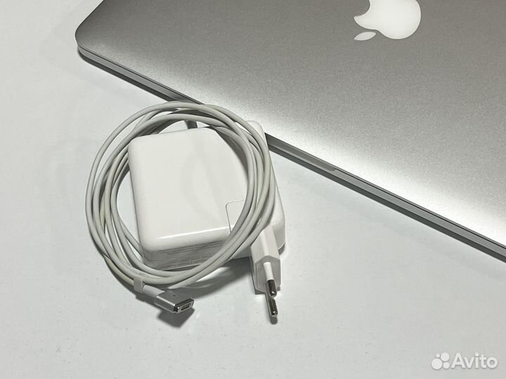 Apple MacBook Pro 13-inch (2014) i5 / 8 / 256