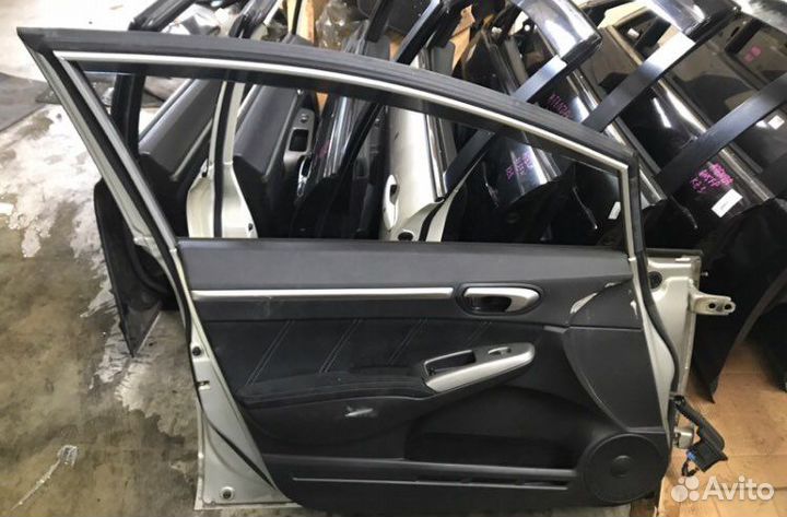 Дверь передняя левая Honda Civik 4d 4D 4Д