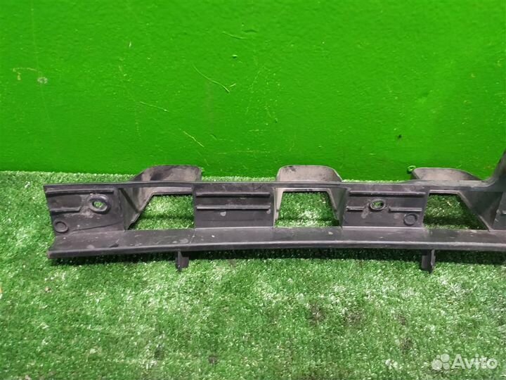 Кронштейн бампера заднего Ford Focus 3 (CB8) 2015