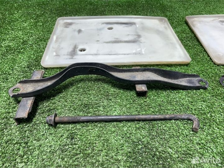 Крепление аккумулятора Toyota Hilux Surf KZN185