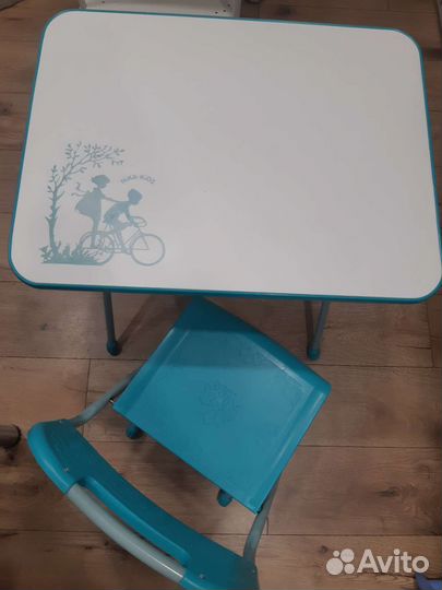 Детский стол со стулом