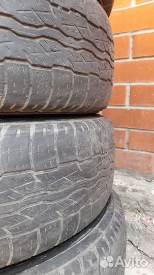 Bridgestone Dueler H/T D687 225/65 R17