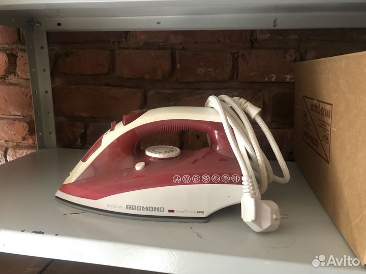 Утюг Redmond ri-c267