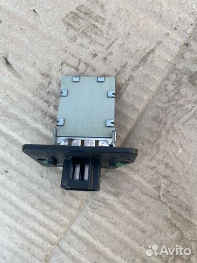 Резистор печки Kia Ceed 1 ED