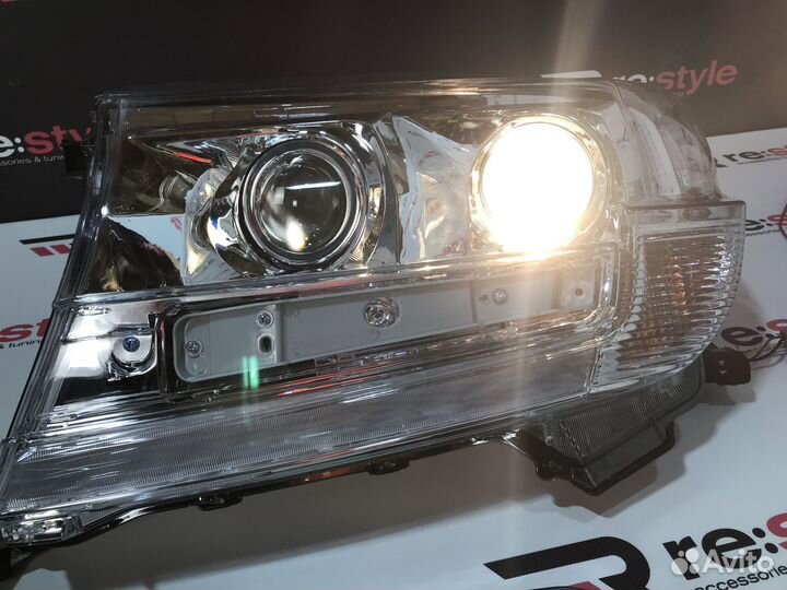 Фары с решеткой Toyota Land Cruiser 200 U284