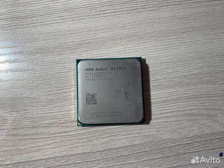 Материнская плата с процессором и памятью