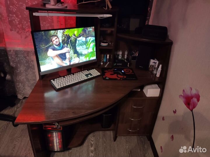 Компьютерный стол