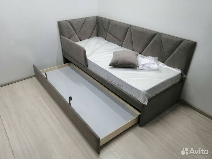 Кровать детская с бортиками