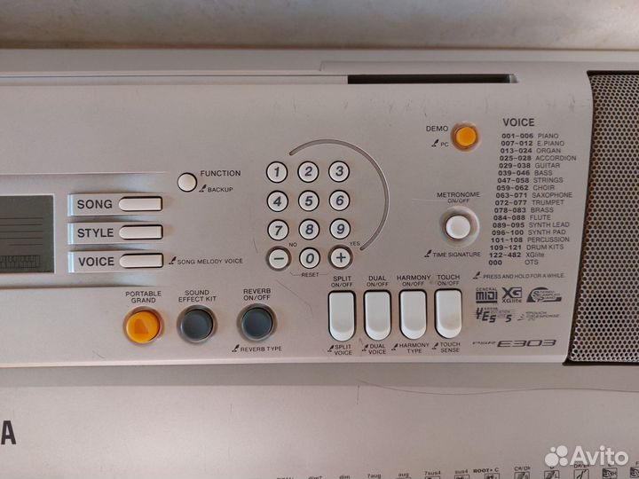 Синтезатор Yamaha PSR-E303