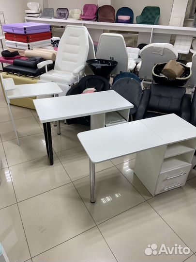 Маникюрный стол