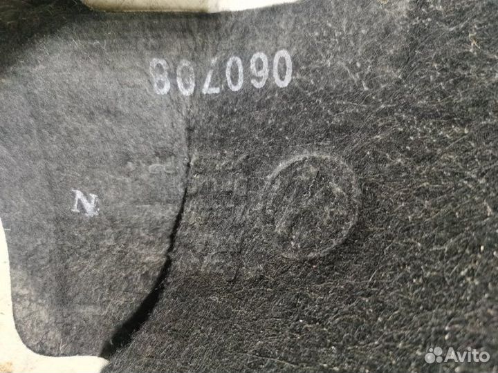 Подкрылок передний правый Volkswagen Touareg 7L6