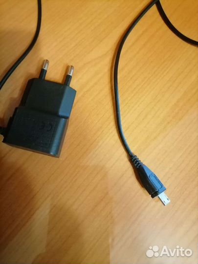 Зарядки телефон. наушники и т д