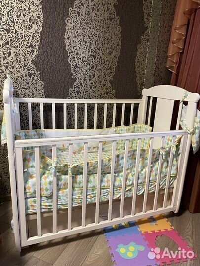 Детская кроватка с универсальным маятником и ящико