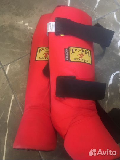 Шлем,перчатки,защитные щитки