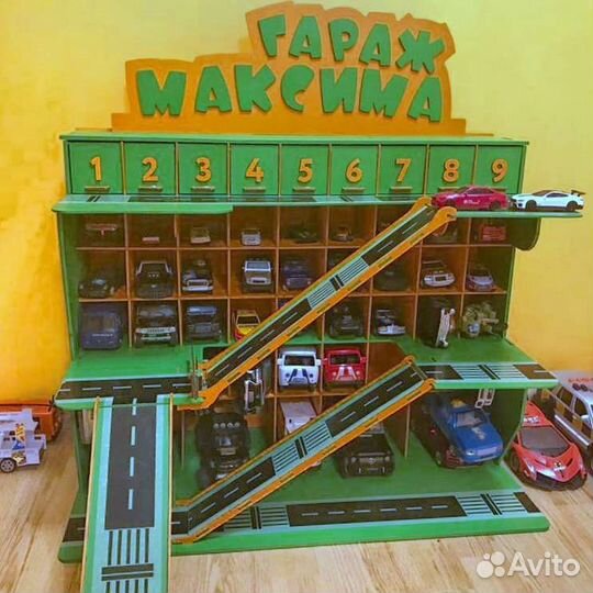 Детский гараж с именем для больших машинок