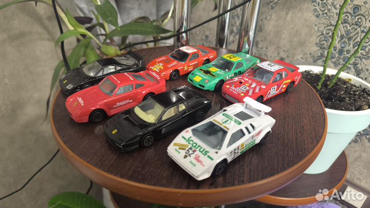 Модель автомобиля burago 1-43