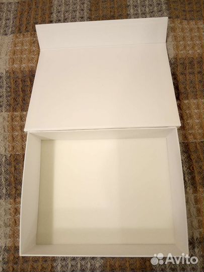 Коробка белая подарочная для подарка