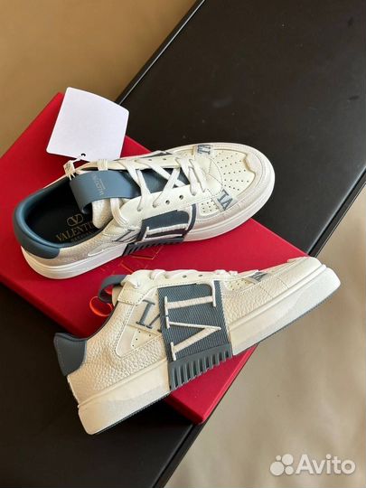 Кроссовки Valentino для модных мужчин