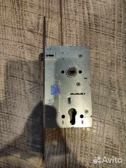 Замок дверной