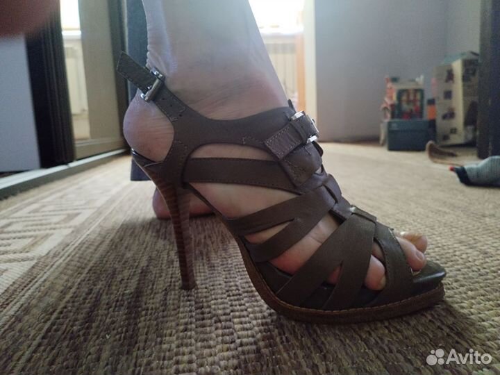Босоножки кожаные 39