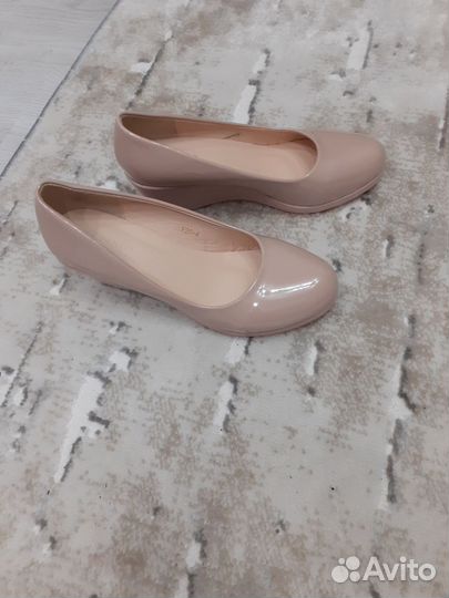 Туфли женские на танкетке