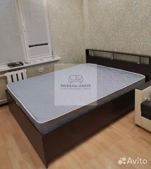 Кровать с матрасом 160 200