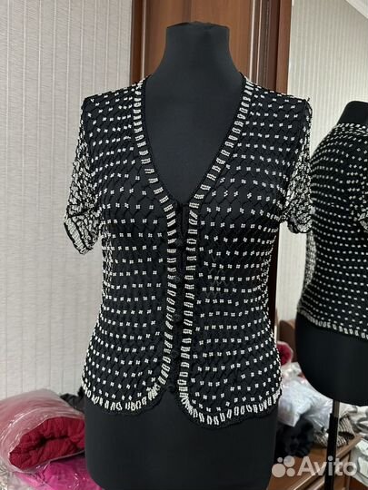 Кофта-паутинка из бисера с ажурными пуговицами