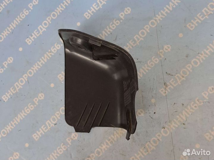 Накладка крепежа сидений Pajero 3 03-06