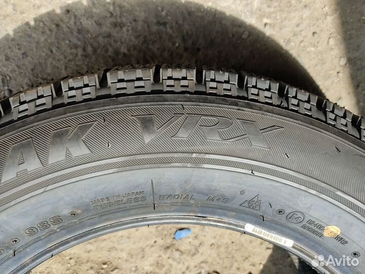 Bridgestone Blizzak VRX 225/60 R16 98S