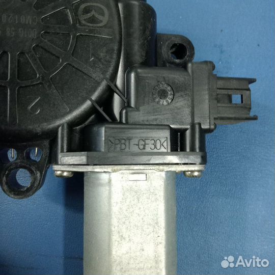 Моторчик стеклоподъемника пер. правый Mazda 3 Bl