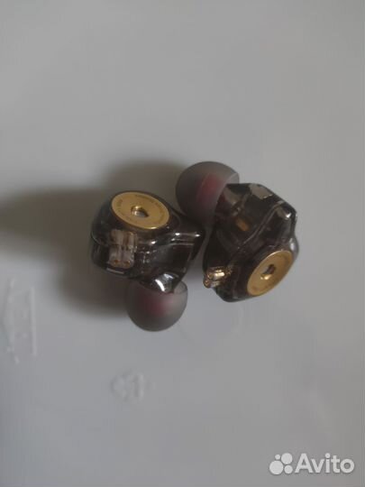 Проводные наушники