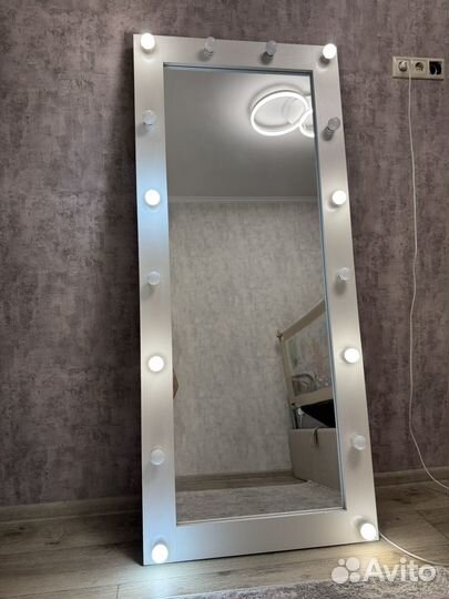 Зеркало напольное с подсветкой